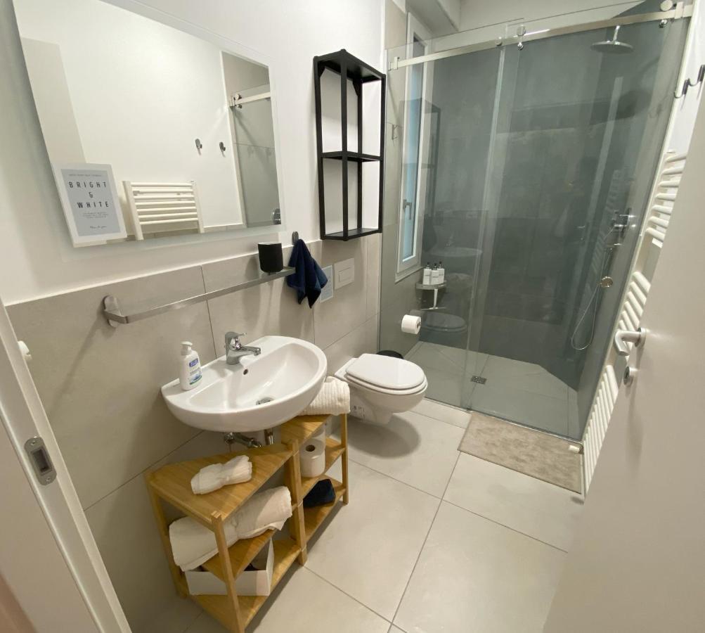 Charming Newly Renovated Apartment Флоренция Екстериор снимка